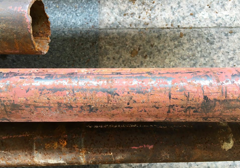 manutenção de canos e colunas