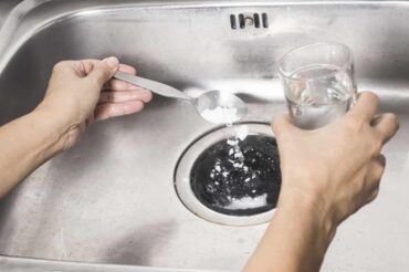 soda-caustica-pode-ser-usada-para-desentupir-cano de pvc